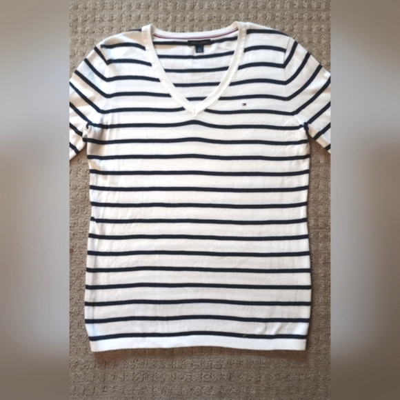Tommy Hilfiger V-Neck Pullover Sweater - Picture 4 of 9